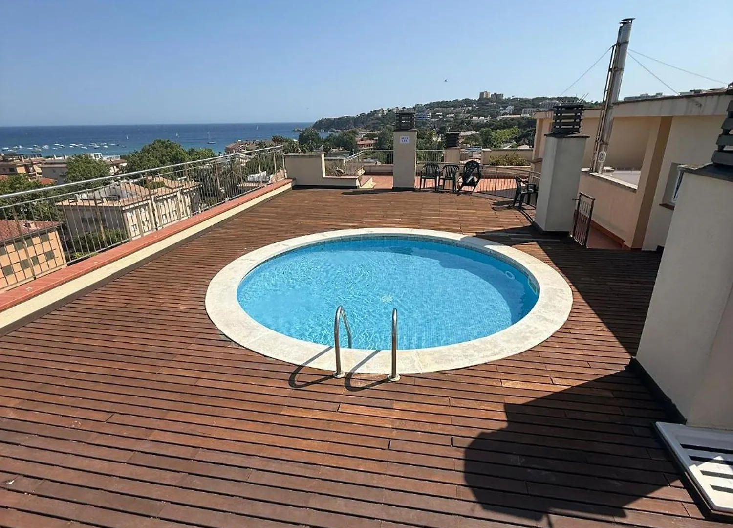 Precioso Apartamento Centrico Con Piscina S'Agaro Apartmán